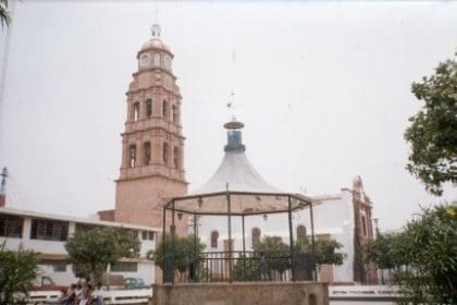 Kiosco de la plaza principal en Villa Corona