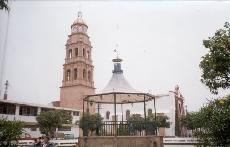Kiosco de la plaza principal en Villa Corona
