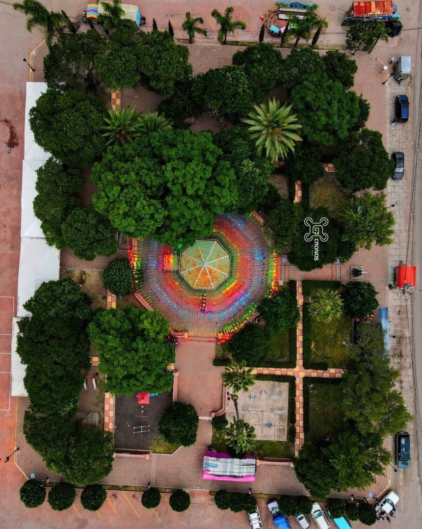 Plaza principal en Santa María de Los Ángeles