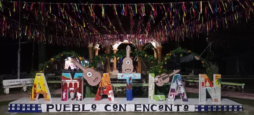 Letrero Amatlán