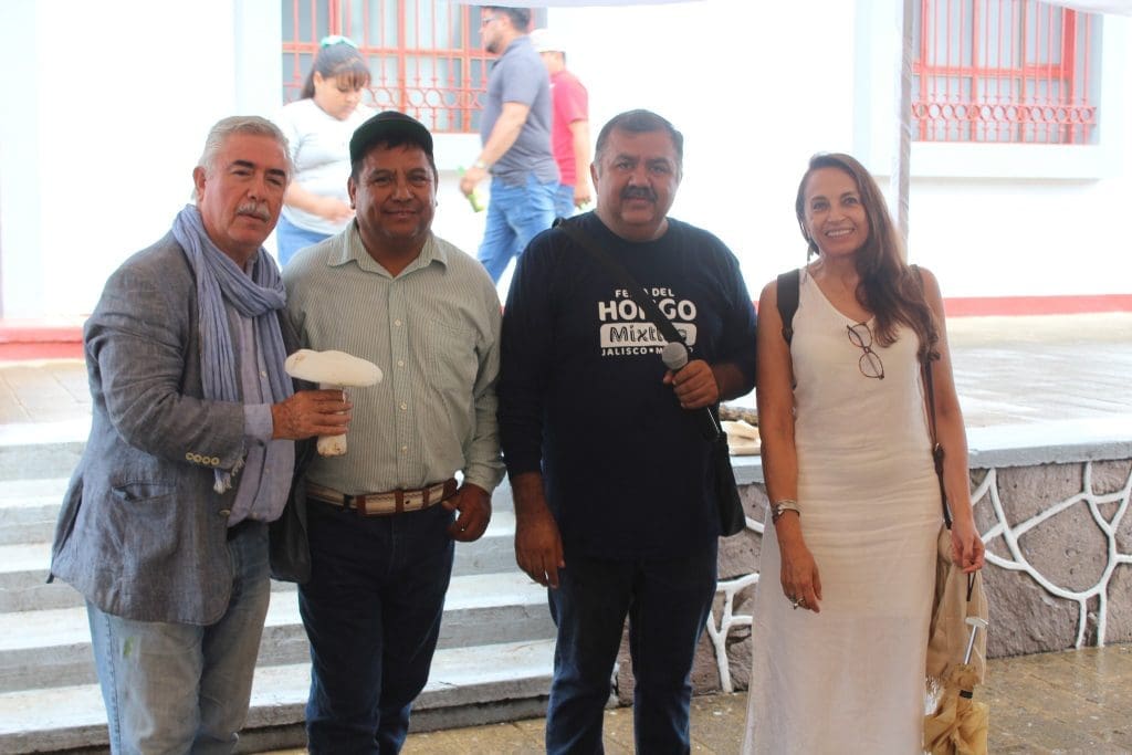 Conferencista en la feria del hongo