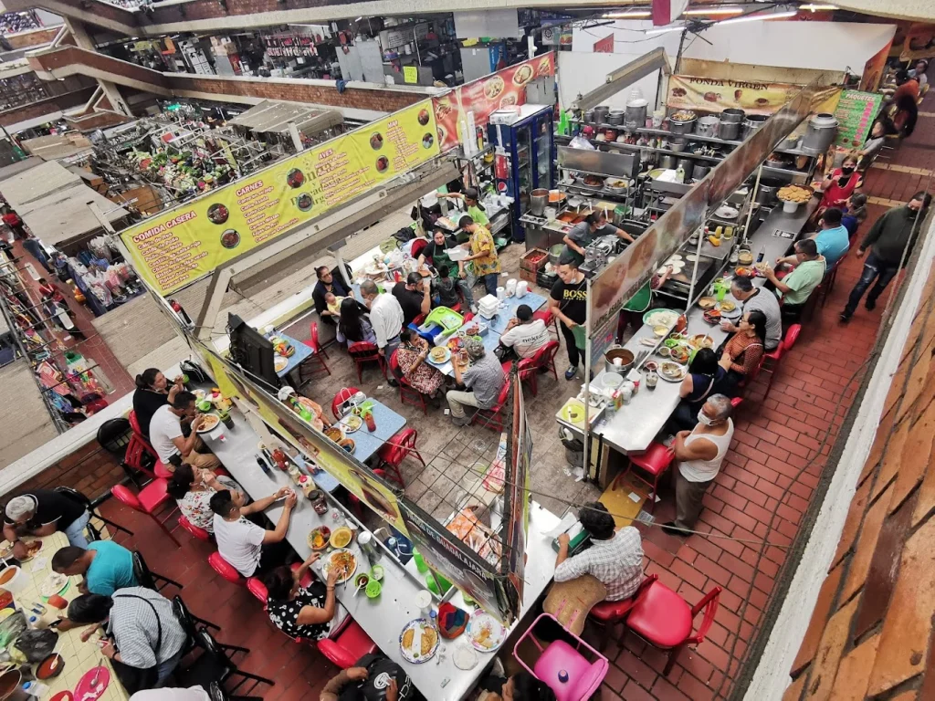 Area de comida en el mercado de San Juan de Dios