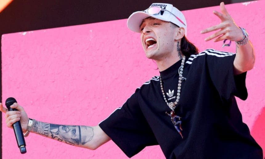 Peso Pluma exponente del género corridos tumbados