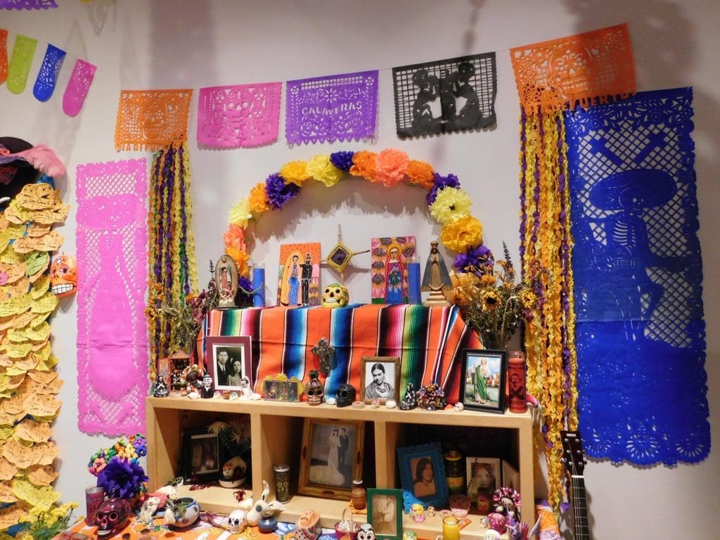 Altar de muertos para la exposición del Centro Cultural Aztlan 2023