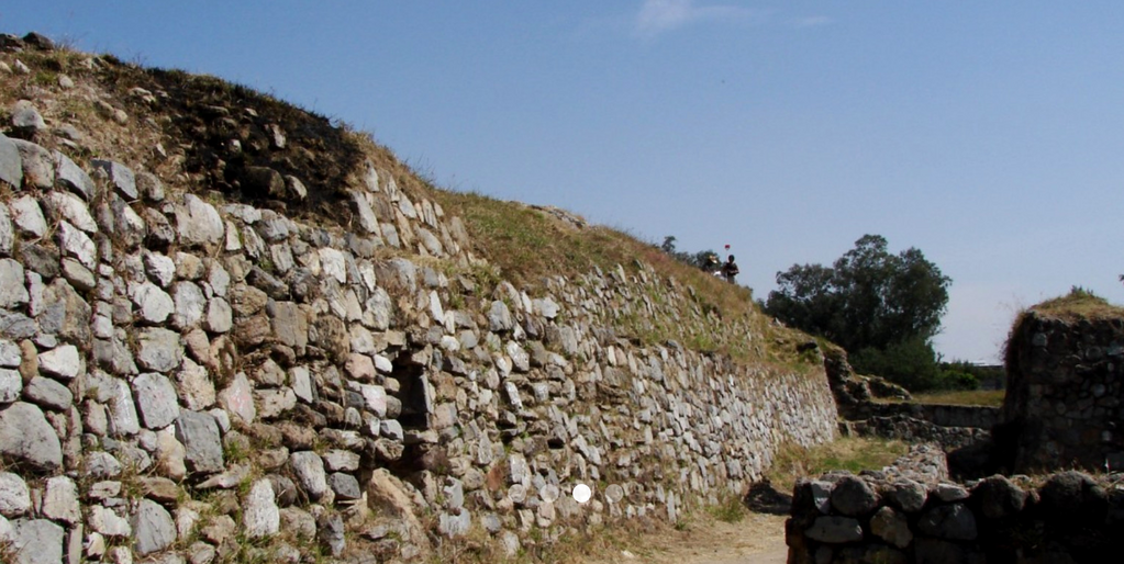 Costado del Sitio Arqueológico El Ixtépete