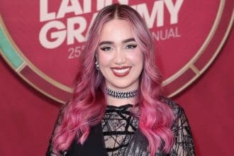 Ela Tubert es la revelación de los pasados Latin Grammy al ser reconocida con el premio Mejor Artista Nuevo, por su EP "¿Quién Dijo Que Era Fácil?" que salió en marzo de 2023.