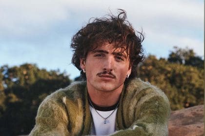 Benson Boone, revelación de los GRAMMY y Coachella 2025, conquista con su álbum Fireworks & Rollerblades.