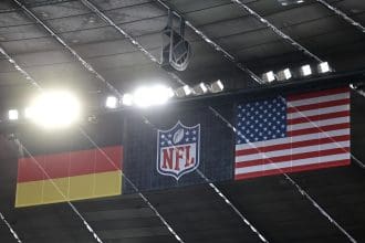 Las banderas de Alemania y Estados Unidos antes del partido que han jugado New York Giants y Carolina Panthers en Múnich, Alemania. EFE/EPA/ANNA SZILAGYI