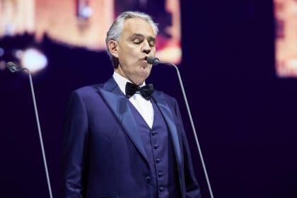 Fotografía de archivo del tenor italiano Andrea Bocelli durante un concierrto en Gdansk (Polonia) EFE/EPA/Jan Dzban