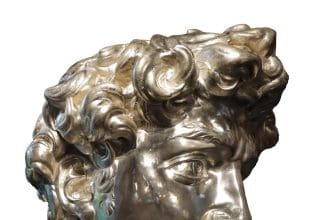 Fotografía cedida por el Sagamore Hotel donde se muestra un molde parcial en plata pura de David de 1.82 metros de alto que forma parte de la exposición 'Eternal Creations' ('Creaciones eternas'), una extraordinaria colección de siete piezas únicas de plata pura de las obras maestras más emblemáticas de Miguel Ángel. EFE/Sagamore Hotel