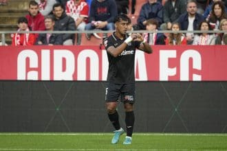 El centrocampista del Leganés Renato Tapia celebra su gol ante el Girona, el primero en la máxima categoría del fútbol español. EFE/David Borrat