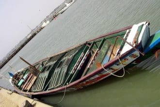 Foto de archivo de un cayuco en el puerto de Saint-Louis, en el norte de Senegal. EFE/Saliou Traore