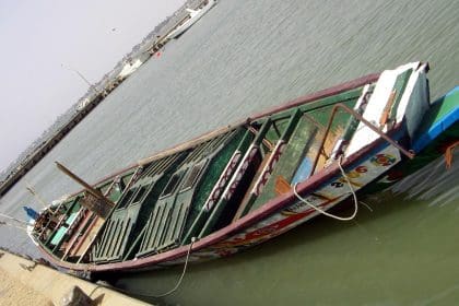 Foto de archivo de un cayuco en el puerto de Saint-Louis, en el norte de Senegal. EFE/Saliou Traore