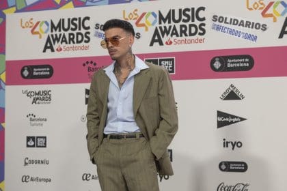 El cantante puertorriqueño Rauw Alejandro posa a su llegada a la gala de premios musicales Los40 Music Awards 2024, este viernes en Barcelona. Rauw Alejandro y Myke Towers con siete nominaciones cada uno, parten como favoritos de la gala de premios musicales Los40 Music Awards 2024, mientras que Enrique Iglesias opta a seis galardones, Emilia, Benson Boone y Bad Gyal a cinco, seguidos por Lola Índigo, Ana Mena, Karol G, Feid, Maluma, Manuel Turizo y Teddy Swims, con cuatro candidaturas cada uno. EFE/Marta Pérez