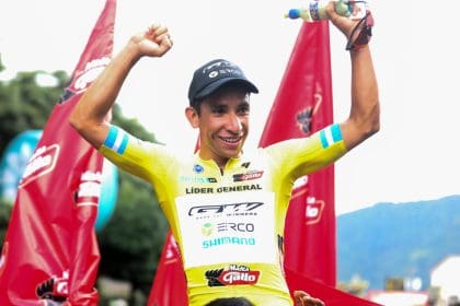 El colombiano Robinson López se adjudicó este domingo la edición 63 de la Vuelta a Guatemala. EFE/ Fernando Ruiz