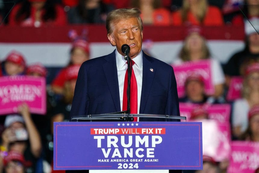 El expresidente de EE.UU. Donald Trump habla en un mitin en Reading, Pensilvania, el 4 de noviembre de 2024. EFEWILL OLIVER