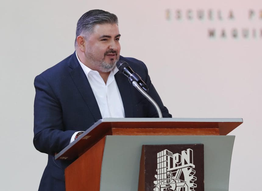 El director general del Centro de Competitividad de México (CCMX) del Consejo Mexicano de Negocios, Juan Carlos Ostolaza, participa este martes en una rueda de prensa en el Instituto Politécnico Nacional (IPN), en la Ciudad de México (México). EFE/Mario Guzmán