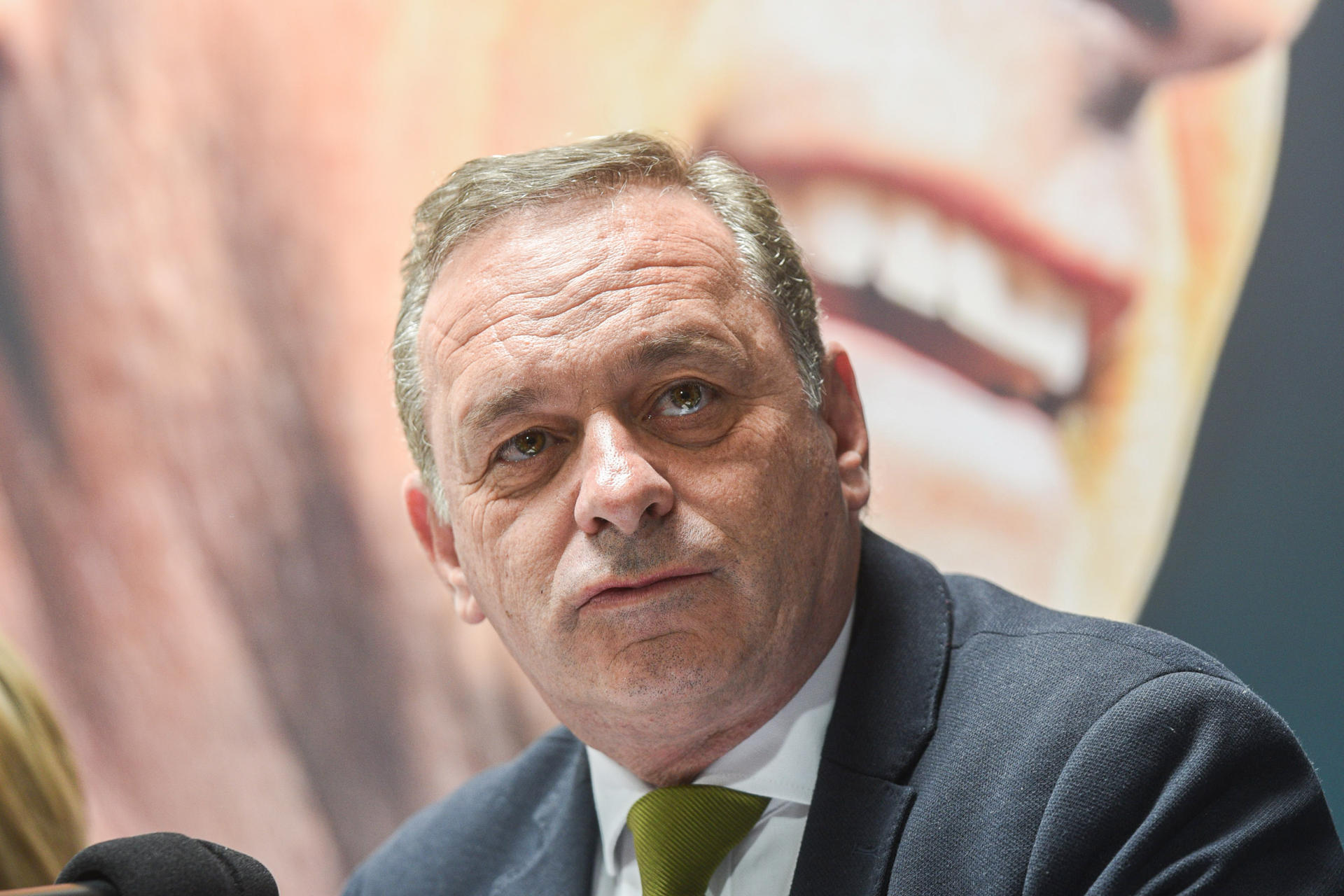 El candidato presidencial por el Partido Nacional (PN), Alvaro Delgado asiste a una rueda de prensa este lunes, en Montevideo (Uruguay). EFE/ Sofía Torres
