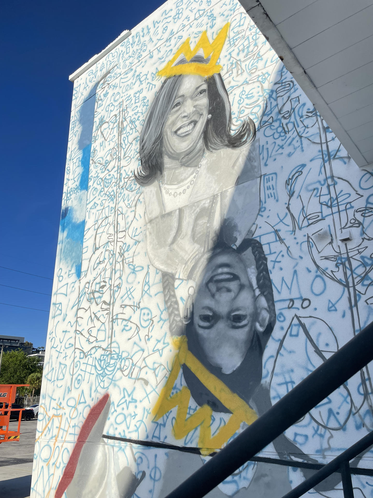 Fotografía cedida por el artista español René Mäkelä de una de sus obras. Madonna, Vinicius Jr, Cara Delevingne, Antoine Griezmann o el mismísimo Papa Francisco tienen algo en común, una obra del artista español René Mäkelä, que ahora se atreve a convertir en la Reina de Corazones a Kamala Harris con un mural que cubre una fachada en Miami a pocos días de las elecciones estadounidenses. EFE/ René Mäkelä / SOLO USO EDITORIAL/ SOLO DISPONIBLE PARA ILUSTRAR LA NOTICIA QUE ACOMPAÑA (CRÉDITO OBLIGATORIO)