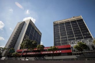 Fotografía de la sede principal del Ministerio de Energía y Petróleo y de Petróleos de Venezuela (PDVSA) en Caracas (Venezuela). EFE/ Miguel Gutiérrez