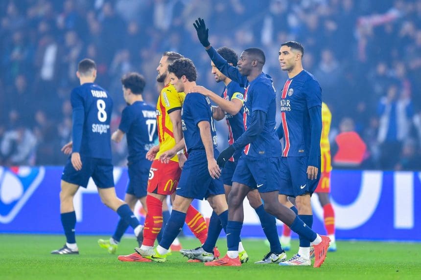 El jugador del PSG Ousmane Dembele celebra su gol durante el partido de la Ligue 1 que han jugado Paris Saint Germain y RC Lens en Paris, Francia. EFE/EPA/Franco Arland