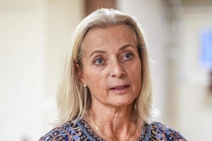 Liv Heyerdahl, directora del museo y nieta del aventurero y etnógrafo noruego Thor Heyerdahl, habla en el Museo Kon-Tiki en Oslo, Noruega, el 12 de noviembre de 2024 EFE/LISE ASERUD