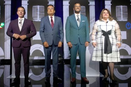 Fotografía donde aparecen los candidatos a la Gobernación de Puerto Rico (desde la izquierda) Juan Dalmau, por la Alianza del Partido Independentista de Puerto Rico y el Movimiento Victoria Ciudadana; Javier Jiménez, por Proyecto Dignidad; Jesús Manuel Ortiz, por el Partido Popular Democrático, y Jennifer González, por el Partido Nuevo Progresista. EFE/Thais Llorca