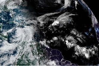 Imagen cedida por el Centro Nacional de Huracanes (NHC) estadounidense del pronóstico de cinco días del paso de la tormenta Rafael por el Caribe hacia el Golfo de México. EFE/ Centro Nacional de Huracanes
