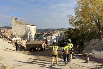 El operativo de búsqueda de las dos personas que siguen desaparecidas en Letur (Albacete) desde la riada del 29 de octubre se ha reanudado en la mañana de este miércoles, y ha intensificado las labores en la zona donde el martes aparecieron dos de los cuerpos. EFE/ Miguel Andújar