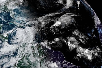 Imagen cedida por el Centro Nacional de Huracanes (NHC) estadounidense del pronóstico de cinco días del paso de la tormenta Rafael por el Caribe hacia Cuba y las Islas Caimán. EFE/ Centro Nacional de Huracanes