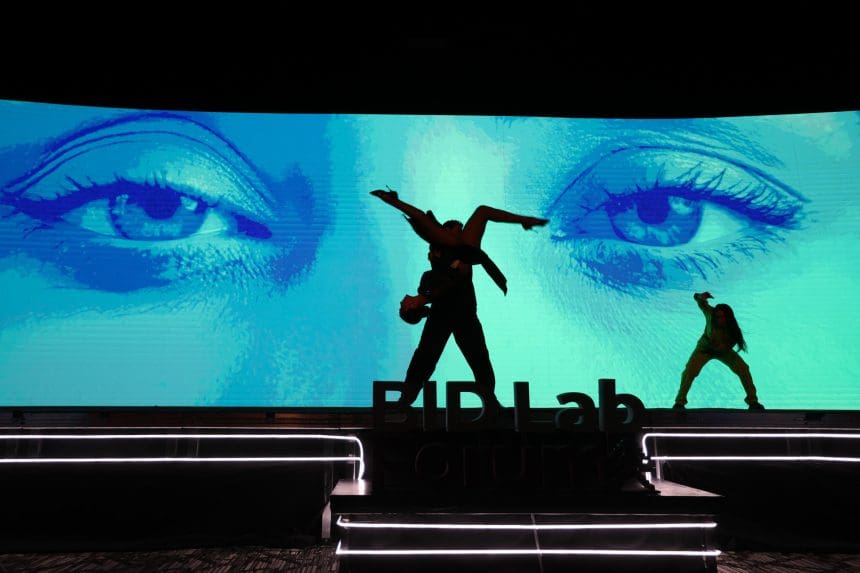Fotografía de bailarines durante la primera jornada del BID Latam Forumen Buenos Aires (Argentina). EFE/ Juan Ignacio Roncoroni