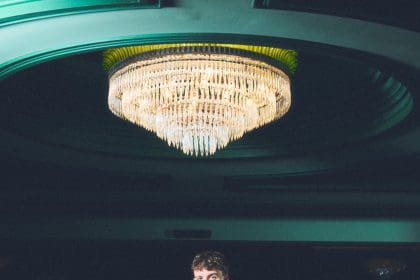 Fotografía cedida por Alex Cascallana del rapero español Quevedo, de 22 años, y nominado por Mejor Canción Urbana de los premios Latin Grammy. Quevedo, el cantante que más discos vendió en España en 2023, se sumará a la extensa lista de artistas que actuarán en la entrega de los premios Latin Grammy, que tendrán lugar el próximo 14 de noviembre en Miami (EE.UU.), indicó este lunes la organización. EFE/ Alex Cascallana