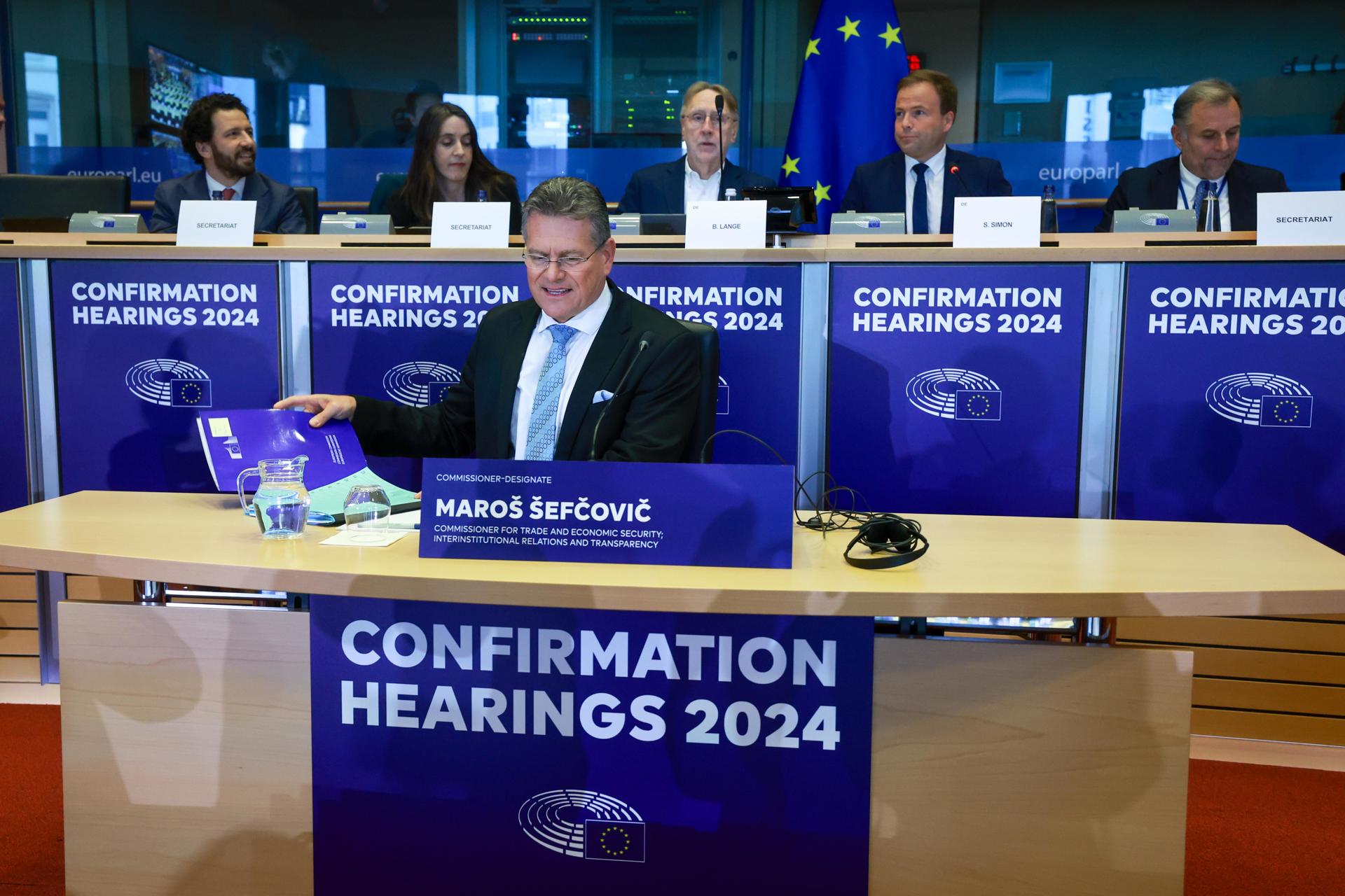 Maros Sefcovic, Comisario Europeo designado para Comercio y Seguridad Económica, Relaciones Interinstitucionales y Transparencia, asiste a su audiencia de confirmación ante los comités del Parlamento Europeo en Bruselas, Bélgica, el 04 de noviembre de 2024. (Belgium, Brussels) EFE/EPA/OLIVIER HOSLET