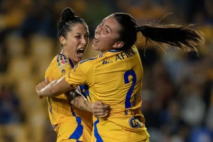 Natalia Colin (d) y Jennifer Hermoso de Tigres celebran un gol durante un partido de la jornada 17 del Torneo Clausura 2024 entre Tigres y Pachuca en el estadio Universitario Monterrey (México). Imagen de archivo. EFE/ Miguel Sierra