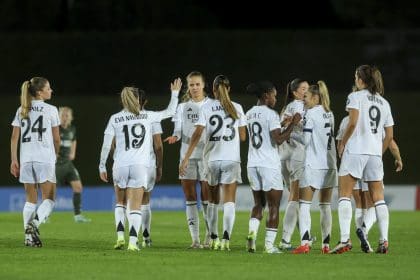 La delantera del Real Madrid Caroline Møller (c) celebra con sus compañeras tras marcar el 3-0 durante el partido entre Real Madrid y Celtic FC Women, en una foto de archivo. EFE/ Kiko Huesca
