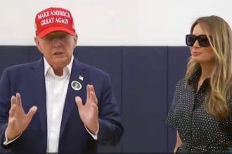 Captura de pantalla donde se observa al candidato republicano, el expresidente Donald Trump, junto a su esposa, Melania Trump, luego de depositar su voto, este martes, en el Mandel Recreation Center de Palm Beach, en Florida (Estados Unidos). EFE/ Donald Trump