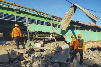 Daños en un edificio a raíz de la erupción del volcán Lewotobi Laki-Laki, en el este de Indonesia.
EFE/EPA/BASARNAS/HANDOUT HANDOUT HANDOUT EDITORIAL USE ONLY/NO SALES