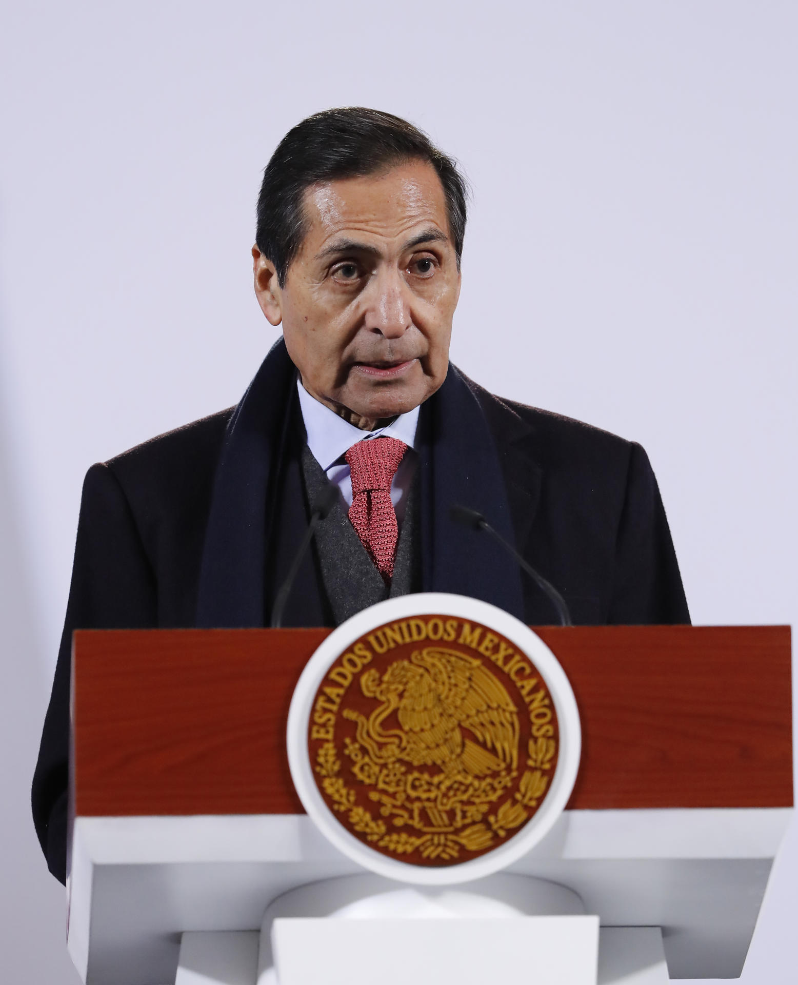 El secretario de Hacienda de México, Rogelio Ramírez de la O, habla durante la rueda de prensa de la presidenta de México, Claudia Sheinbaum, este viernes en Palacio Nacional en Ciudad de México (México). EFE/ Mario Guzmán