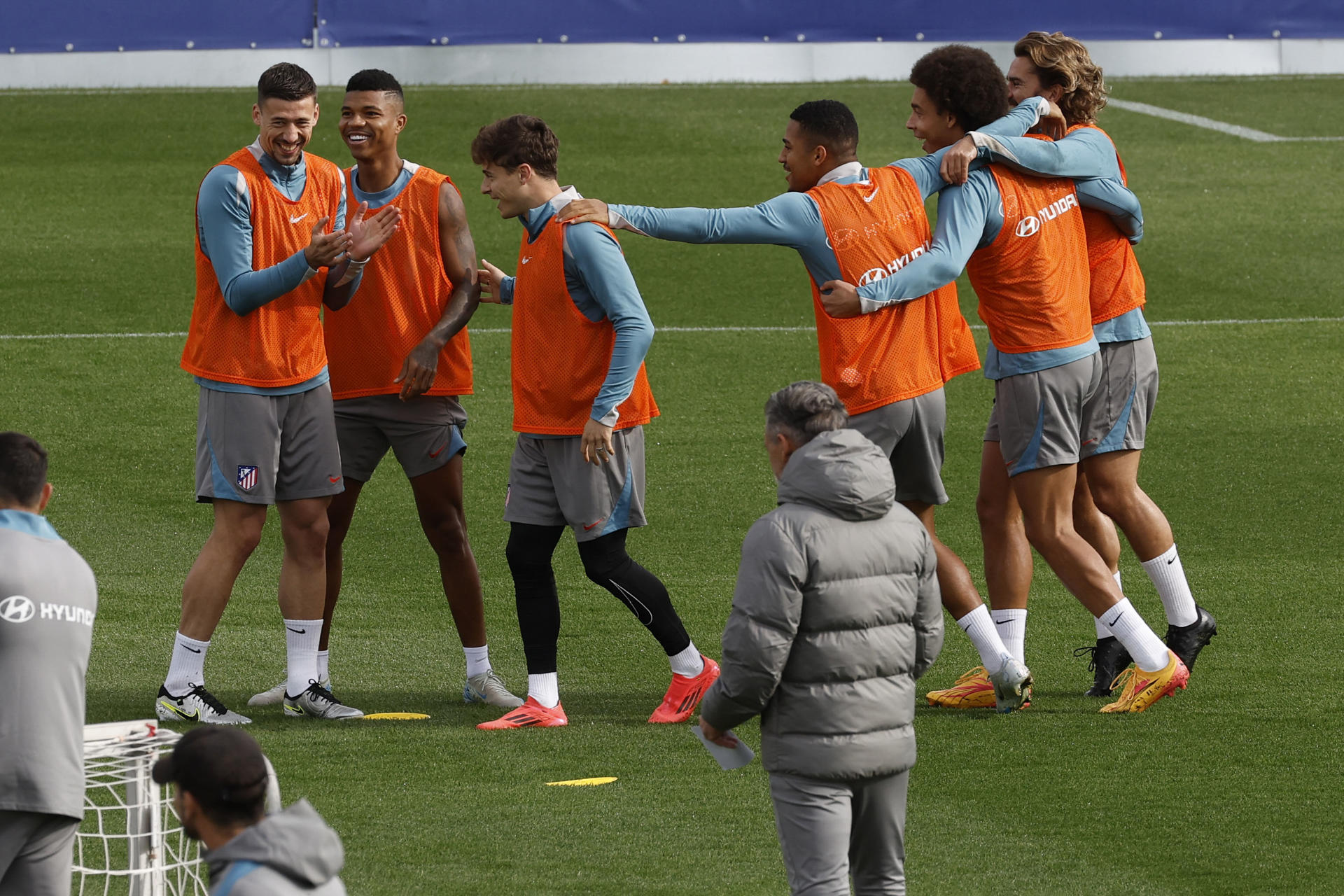 Los jugadores del Atlético de Madrid, durante el entrenamiento. EFE/ Chema Moya