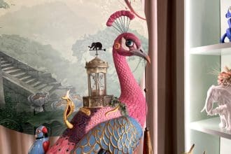 Fotografía de una pieza de la colección 'Ephemeral Treasures' realizada por Dulk , exhibida este jueves, en la tienda de Lladro, en Nueva York (Estados Unidos). EFE/Andrea Gallego