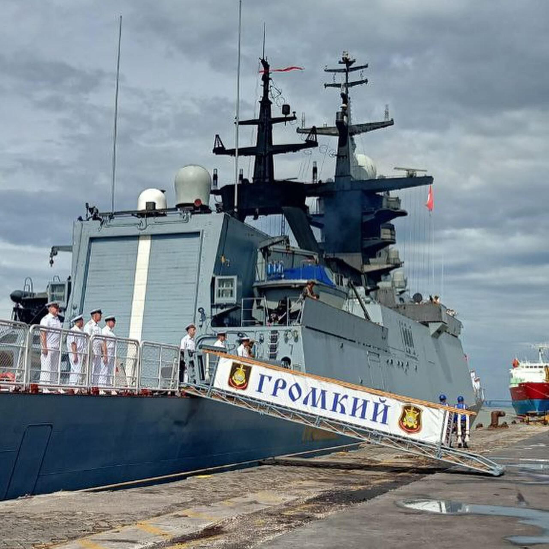 Buques de la Marina rusa participan del 4 al 8 de noviembre en unas maniobras navales con Indonesia en el Puerto de Surabaya el domingo 3 de noviembre de 2024 en Yakarta. Las fuerzas navales de Indonesia y Rusia iniciaron este lunes en aguas indonesias sus primeras maniobras navales conjuntas en medio del acercamiento diplomático del nuevo presidente indonesio, Prabowo Subianto, a Moscú dentro de su política de no alineación.-EFE/ Embajada de Rusia en Indonesia ***SOLO USO EDITORIAL/SOLO DISPONIBLE PARA ILUSTRAR LA NOTICIA QUE ACOMPAÑA (CRÉDITO OBLIGATORIO)***