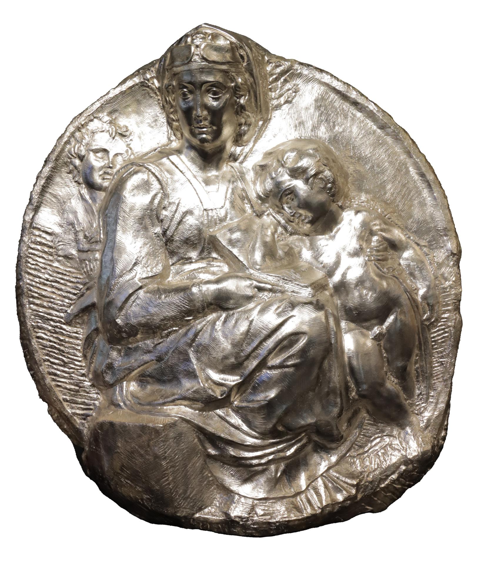 Fotografía cedida por el Sagamore Hotel donde se muestra la obra 'Tondo Pitti' en plata pura que forma parte de la exposición 'Eternal Creations' ('Creaciones eternas'), una extraordinaria colección de siete piezas únicas de plata pura de las obras maestras más emblemáticas de Miguel Ángel. EFE/Sagamore Hotel