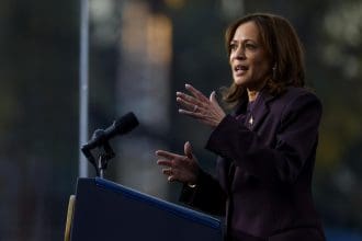 La vicepresidenta estadounidense, Kamala Harris. EFE/SHAWN THEW
