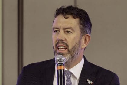 El presidente de la American Society of México, Larry Rubin, participa durante el panel ‘Análisis poselectoral de EEUU’ este miércoles en la Ciudad de México (México). EFE/ José Méndez