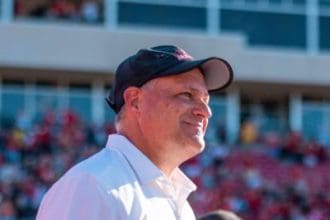 Rich Rodríguez regresa a West Virginia como entrenador en jefe