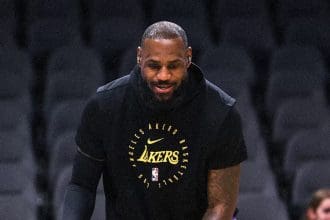 LeBron James ausente en el duelo contra Memphis