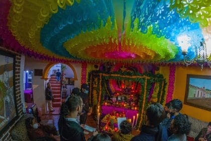 Habitantes de naolinco llevan a cabo la tradicional Cantada de Día de Muertos