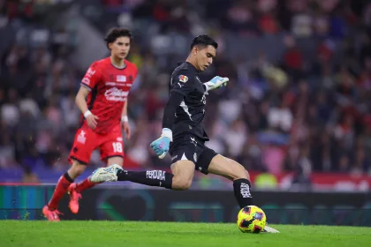 Chivas avanza a la final de la Copa por la Paz al vencer al Atlas