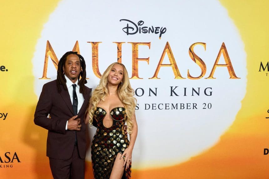 Foto de archivo de los cantantes Jay-Z (i) y Beyonce (d) en el prestreno de la película 'Mufasa: el rey león' en el Dolby Theater de Los Angeles, California, Estados Unidos. EFE/ Allison Dinn
