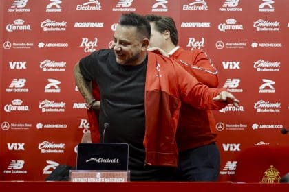 El argentino Antonio Mohamed fue presentado como nuevo director técnico del Club Deportivo Toluca, en el auditorio del Estadio Nemesio Díez, en Toluca(México). EFE/ Felipe Gutiérrez
